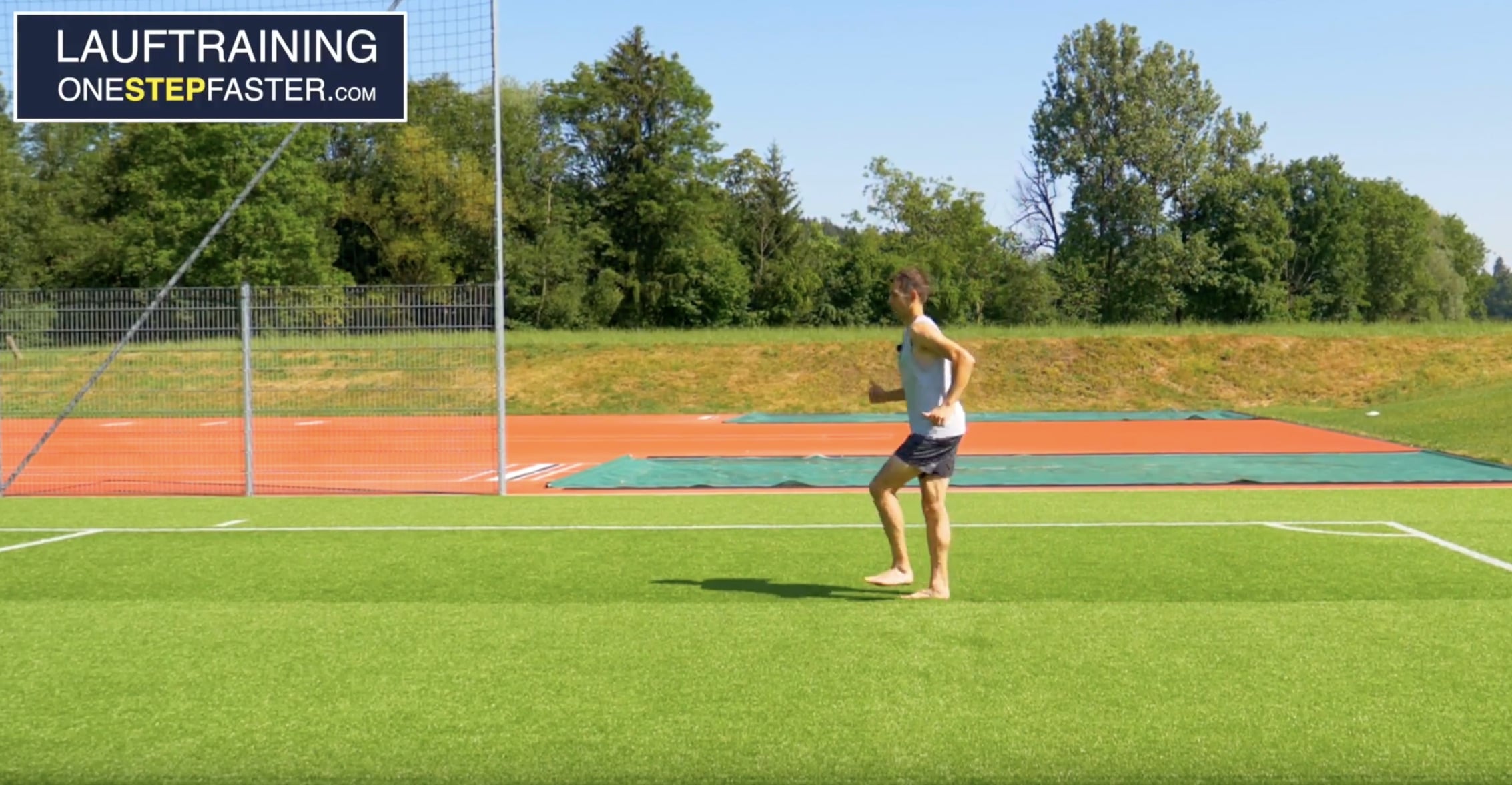 Lauf-ABC Übung – Skippings mit angezogenen Zehenspitzen