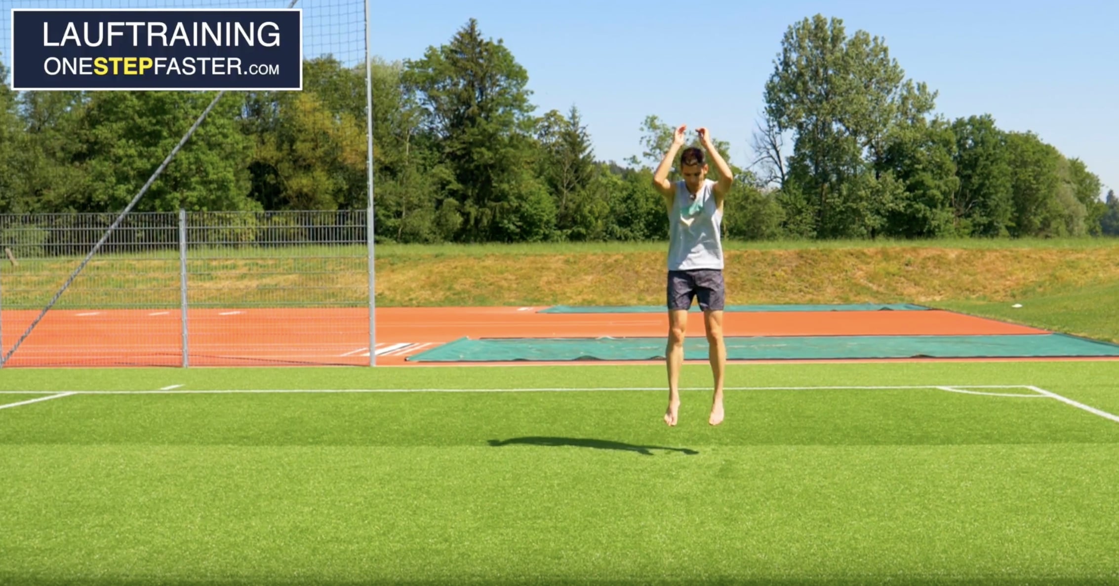 Lauf-ABC gerader Strecksprung