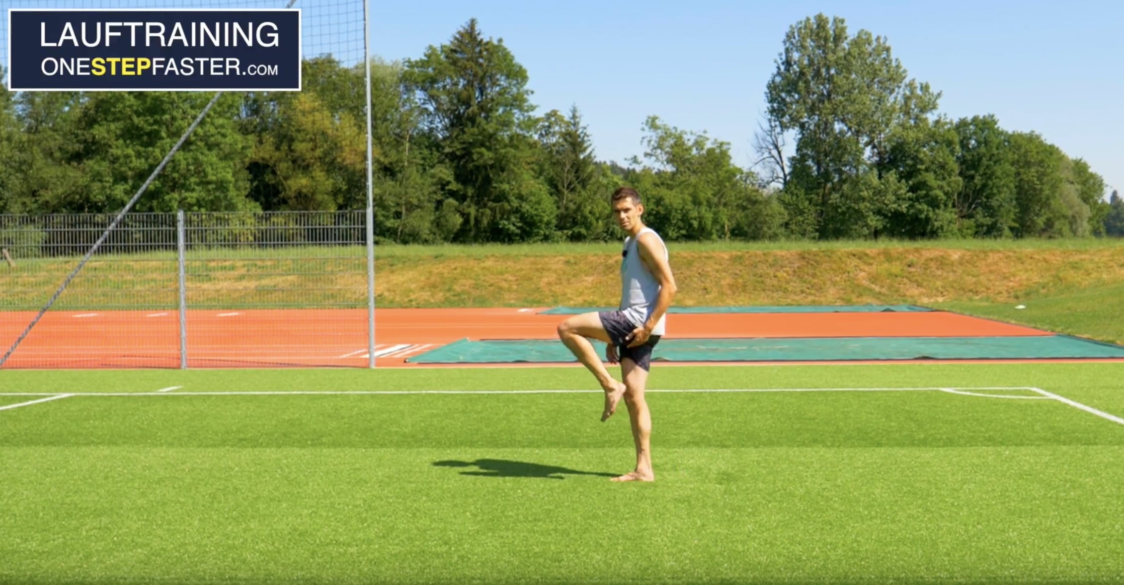 Lauftraining Kniehub vorne