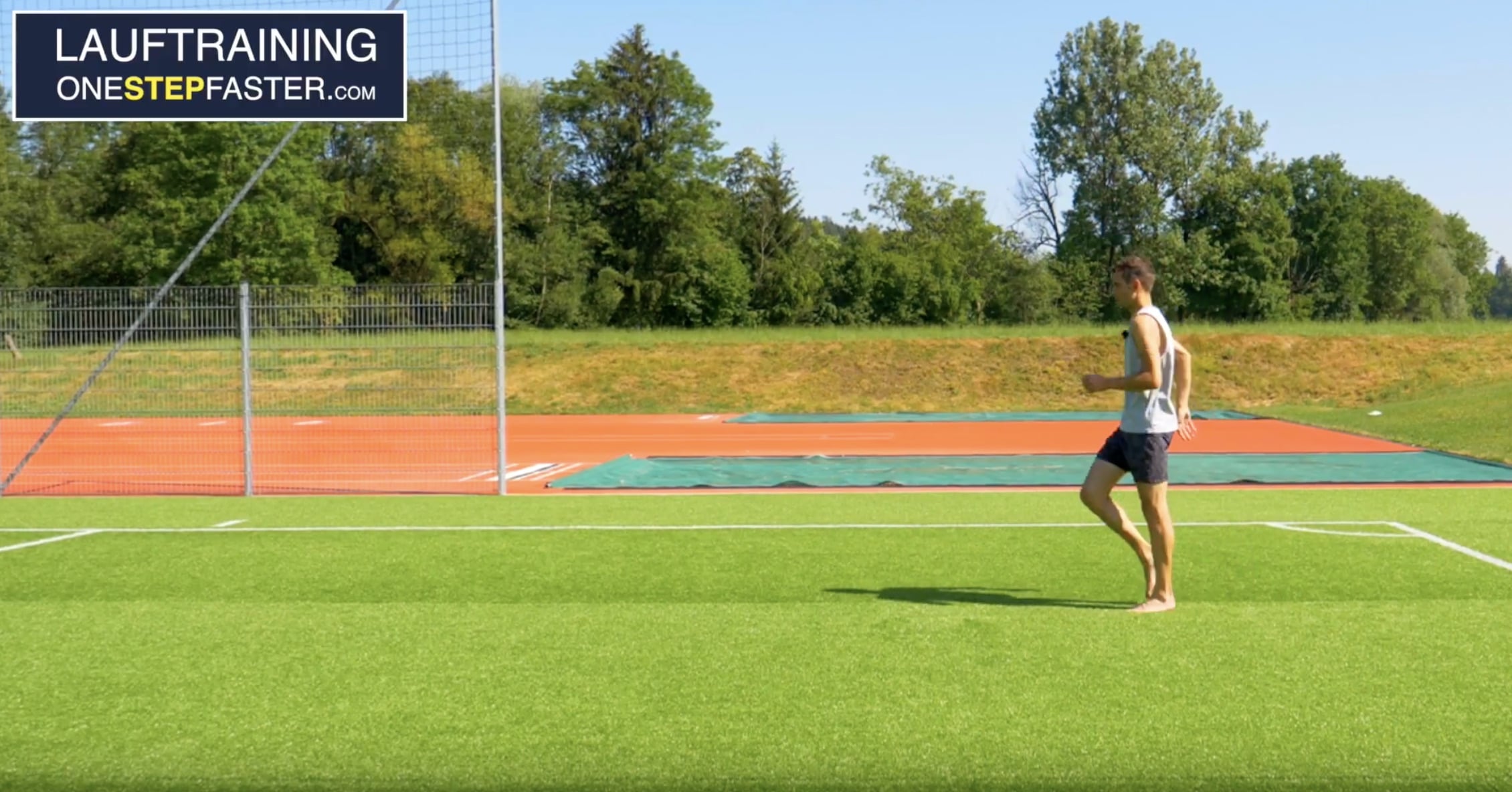Skippings Lauftechnikübung mit korrekter Ausführung