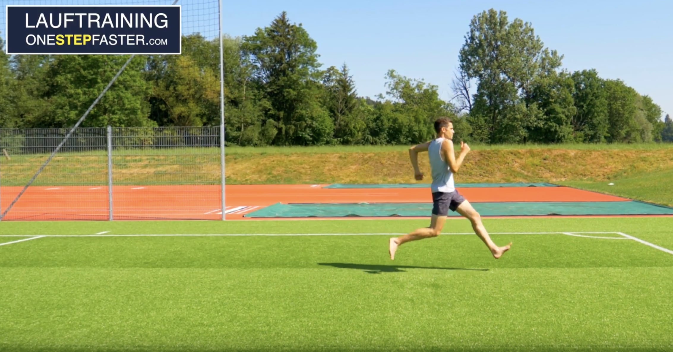 Zu langer Schritt und angezogene Fußspitzen